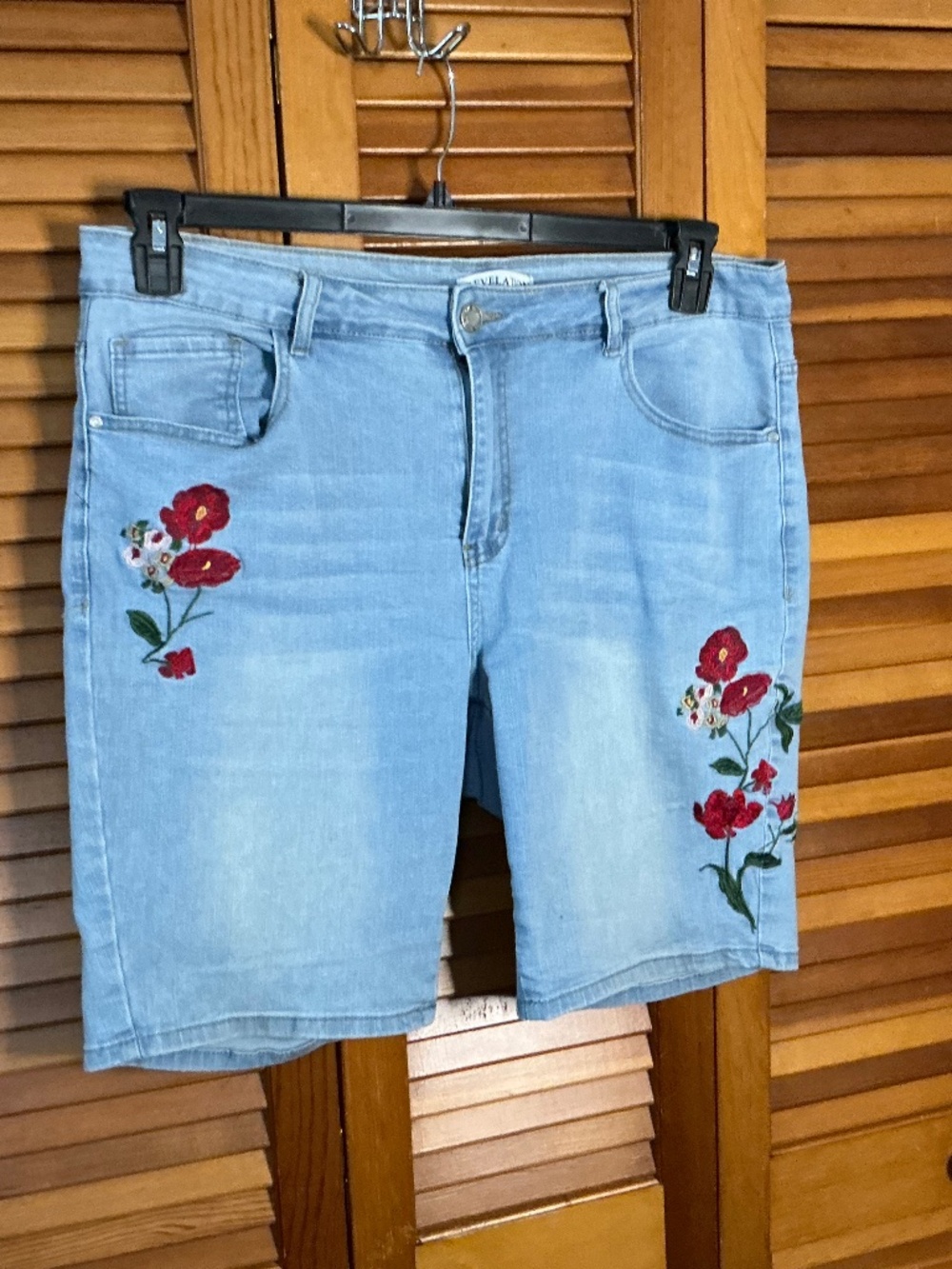 Revelation Jean Shorts Women Plus Embroidered leg